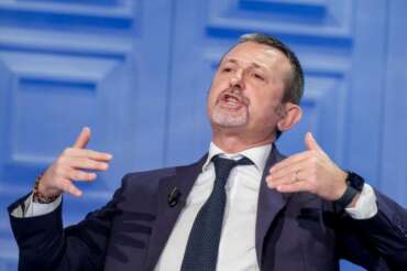 Foto Mauro Scrobogna /LaPresse 21-09-2023 Roma (Italia) – Politica – RAI – trasmissione Porta a Porta, emergenza immigrazione – Nella foto: Andrea Delmastro sottosegretario alla giustizia ospite della trasmissione condotta da Bruno Vespa September 21, 2023 Rome (Italy) – Politics- RAI – Porta a Porta broadcast, immigration emergency – In the photo: Andrea Delmastro undersecretary of justice guest of the program conducted by Bruno Vespa