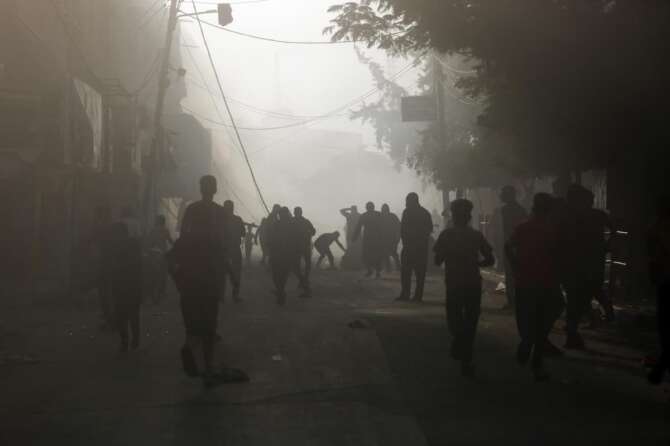 Palestinians rush to evacuate survivors following an Israeli airstrike in Khan Younis refugee camp, southern Gaza Strip, Tuesday, Nov. 7, 2023. (AP Photo/Mohammed Dahman) Associated Press/LaPresse Only Italy and Spain