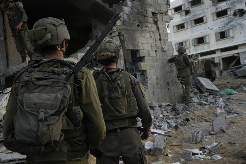 Soldati israeliani durante un’operazione di terra nella Striscia di Gaza