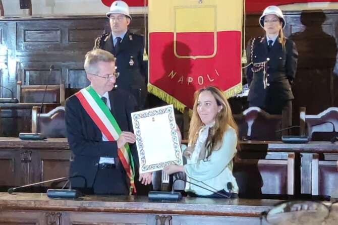 Il Sindaco di Napoli Gaetano Manfredi e la moglie di Julian Assange, Stella Moris