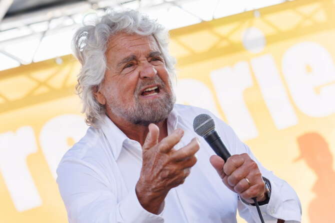 Beppe Grillo torna in tv dopo 9 anni, sarà ospite di Fazio: sullo sfondo il processo al figlio Ciro…