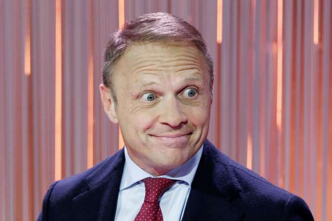 Lollobrigida e il treno fatto fermare a Ciampino: opposizioni contro il ministro per il Frecciarossa “come auto blu”