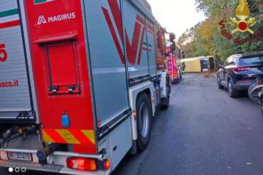Incidente scuolabus a Rocca di Papa (FOTO DEI VIGILI DEL FUOCO)