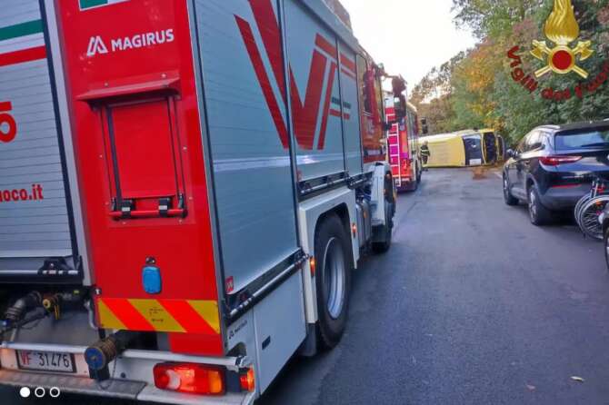 Incidente scuolabus a Rocca di Papa (FOTO DEI VIGILI DEL FUOCO)