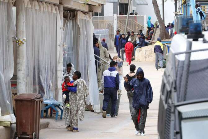 Migranti nell’hotspot di Lampedusa