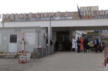 Giugliano: madre aggredisce medico e guardia giurata in ospedale