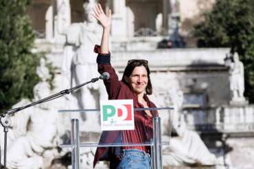 Elly Schlein alla manifestazione del Pd a Roma