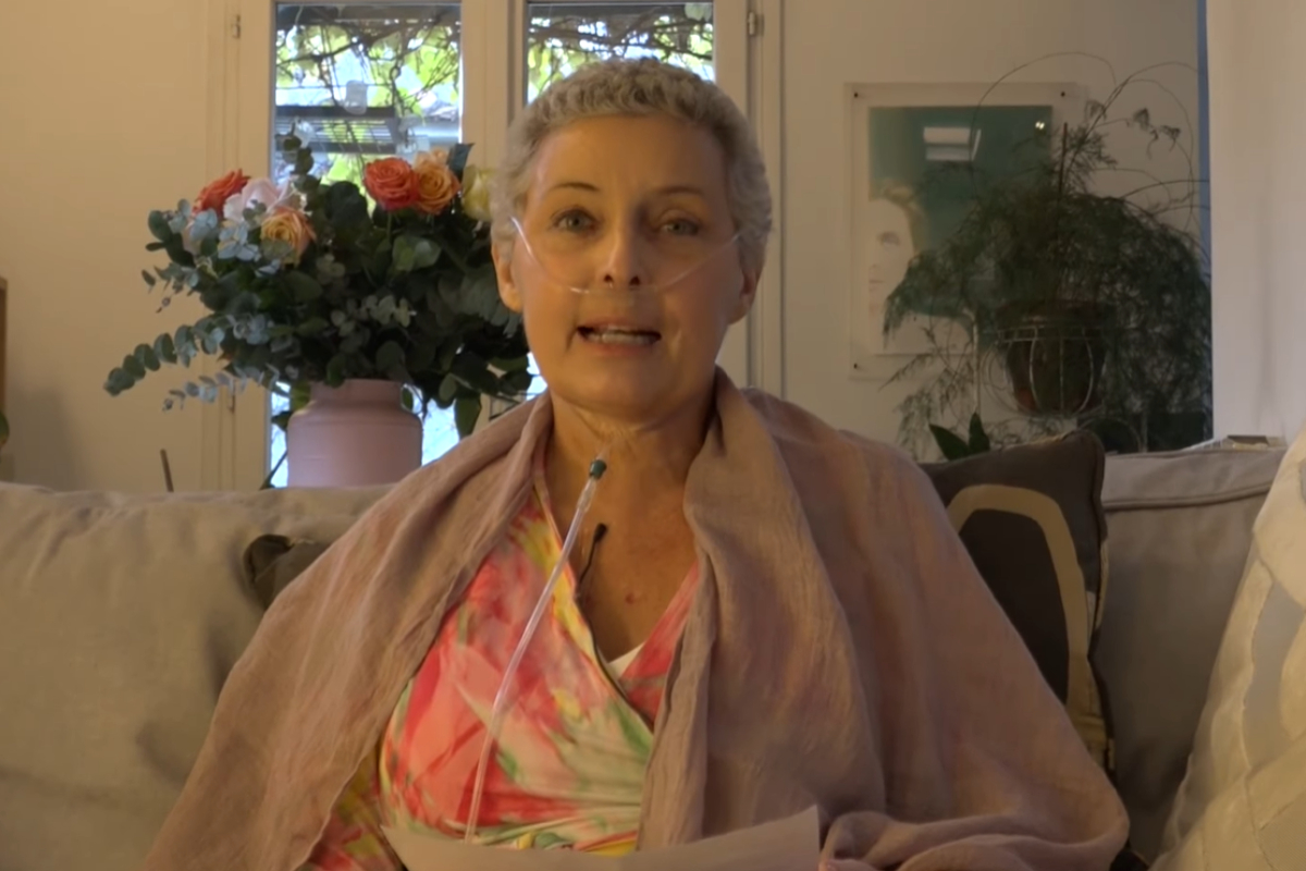 Sibilla Barbieri, attrice e regista, dopo il diniego dell'Asl competente a Roma, ha fatto ricorso al suicidio assistito in Svizzera