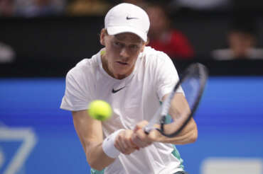 Perché Sinner si è ritirato da Parigi-Bercy: rinuncia al match con De Minaur tra le polemiche dopo la maratona notturna