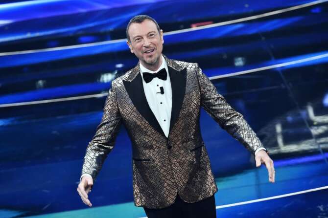 Foto Matteo Rasero/LaPresse 04 Febbraio 2022 Sanremo, Italia Spettacolo Festival di Sanremo 2022, quarta serata. Nella foto: Amadeus Photo Matteo Rasero/LaPresse February 04, 2022 Sanremo, Italy Entertainment Sanremo Music Festival 2022, fourth evening. In the photo: Amadeus