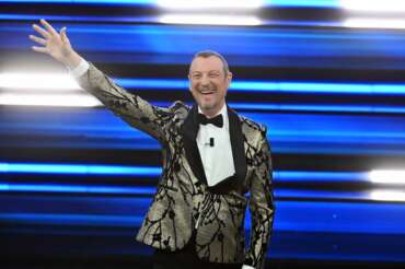 Foto Gian Mattia D’Alberto/LaPresse 10 Febbraio 2023 Sanremo, Italia – Spettacolo – Sanremo, 73mo Festival della canzone italiana – Quarta serata. Nella foto: Amadeus February 10, 2023 Sanremo, Italy – Entertainment – Sanremo, 73rd Italian Song Festival – Fourth evening. In the photo: Amadeus