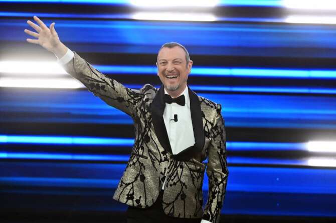 Foto Gian Mattia D’Alberto/LaPresse 10 Febbraio 2023 Sanremo, Italia – Spettacolo – Sanremo, 73mo Festival della canzone italiana – Quarta serata. Nella foto: Amadeus February 10, 2023 Sanremo, Italy – Entertainment – Sanremo, 73rd Italian Song Festival – Fourth evening. In the photo: Amadeus