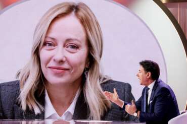 Foto Roberto Monaldo / LaPresse 21-11-2023 Roma Politica Trasmissione tv “Cinque minuti” Nella foto Giuseppe Conte, sullo schermo Giorgia Meloni 21-11-2023 Rome (Italy) Politics Tv program “Cinque minuti” In the pic Giuseppe Conte