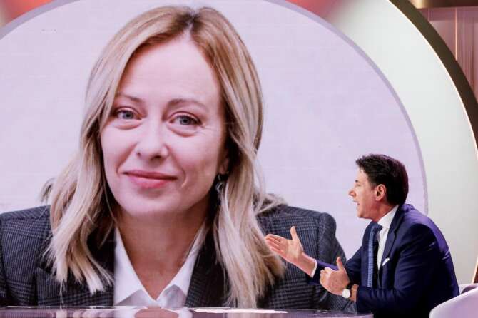 Foto Roberto Monaldo / LaPresse 21-11-2023 Roma Politica Trasmissione tv “Cinque minuti” Nella foto Giuseppe Conte, sullo schermo Giorgia Meloni 21-11-2023 Rome (Italy) Politics Tv program “Cinque minuti” In the pic Giuseppe Conte