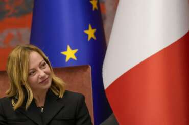 Italian Prime Minister Giorgia Meloni speaks with Serbian President Aleksandar Vucic at the Serbia Palace in Belgrade, Serbia, Sunday, Dec. 3, 2023. Meloni is on a one-day official visit to Serbia. (AP Photo/Darko Vojinovic) Associated Press/LaPresse Only Italy and Spain