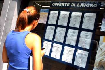 Perché in Italia i giovani non trovano lavoro: cosa è il ‘mismatch’