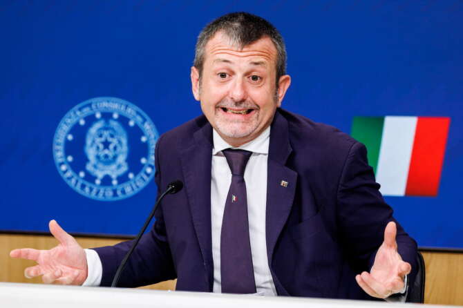 Caso Cospito, la Procura di Roma “assolve” Delmastro: per i pm manca “l’elemento soggettivo del reato”