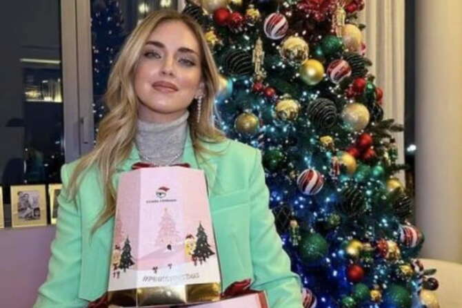 Chiara Ferragni elevata a icona della sinistra, l’autogol di Elly Schlein che fa un favore a Meloni
