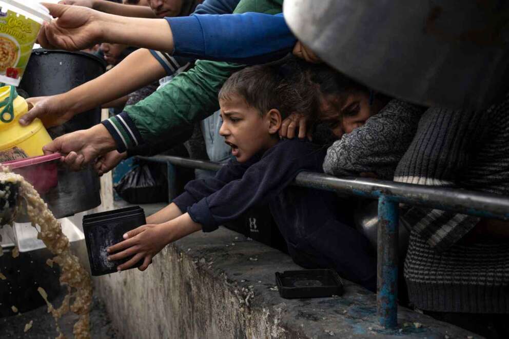Il dramma di Gaza, dopo le bombe rischio carestia: il 90% dei palestinesi rischia di morire di fame