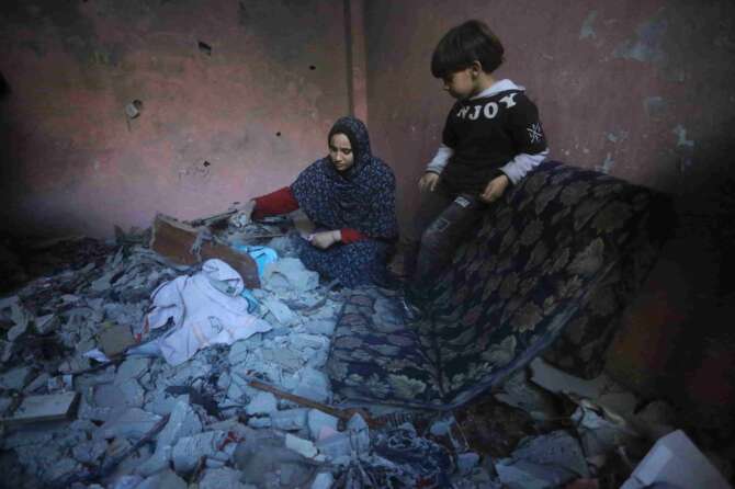 Gaza, Natale di morte: 100 persone uccise in sole 12 ore