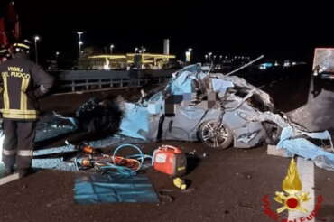 Sicignano-Potenza: scontro auto-bus sul raccordo causa due morti