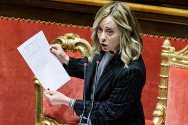 Il fax mostrato da Meloni nell’intervento al Senato