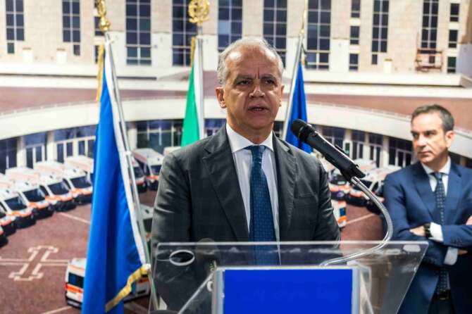 Palestina come il Vietnam: Meloni rifletta sulle dimissioni di Piantedosi, un segno di dignità