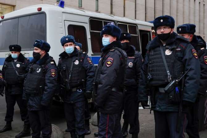 Russia, cittadino italo-russo arrestato per sabotaggio: avrebbe confessato l’attacco a un treno