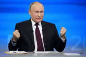 Putin, la conferenza-fiume al Cremlino: “Pace in Ucraina dopo denazificazione, Occidente non ci ha lasciato scelta”