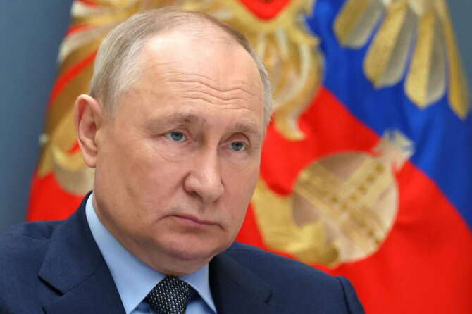 Vladimir Putin si ricandida alla presidenza della Russia: lo Zar vuole superare anche Stalin in un voto-farsa
