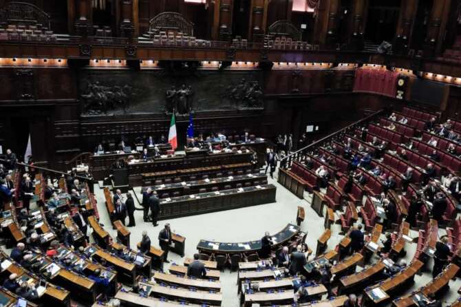 Mes, la Camera boccia la ratifica dopo il parere contrario in commissione Bilancio: si spacca la maggioranza