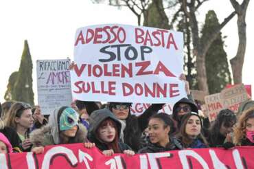 La violenza muove soldi e relazioni, ma possiamo fermarla