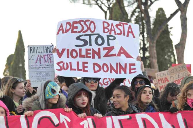 La violenza muove soldi e relazioni, ma possiamo fermarla