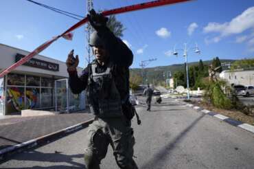 FOTO DI LAPRESSE An Israeli police officer arrives to remove remains of an intercepted rocket fired from Lebanon that landed in Shlomi, northern Israel Thursday, April 6, 2023. Israeli air defenses intercepted a rocket fired from Lebanon into northern Israel, the Israeli military said. It was not immediately clear who was behind the rare rocket fire from Lebanon. (AP Photo/Ariel Schalit)
