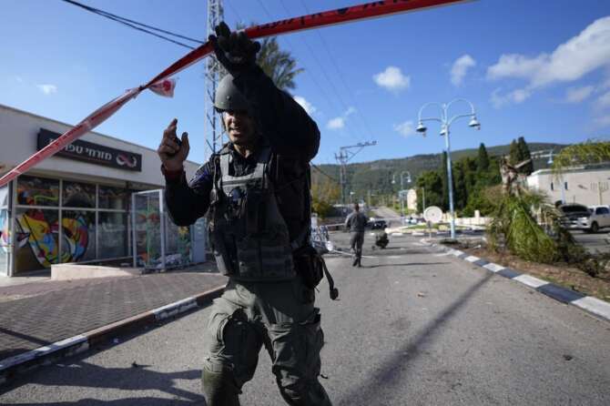 FOTO DI LAPRESSE An Israeli police officer arrives to remove remains of an intercepted rocket fired from Lebanon that landed in Shlomi, northern Israel Thursday, April 6, 2023. Israeli air defenses intercepted a rocket fired from Lebanon into northern Israel, the Israeli military said. It was not immediately clear who was behind the rare rocket fire from Lebanon. (AP Photo/Ariel Schalit)
