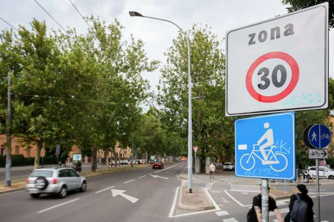 Foto Guido Calamosca/LaPresse 03-07-2023 Bologna, Italia – Cronaca zona 30 july 3, 2023 Bologna Italy – News zone 30