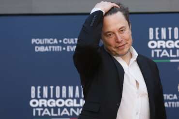Foto Cecilia Fabiano/LaPresse 16 Dicembre 2023 Roma, Italia – Politica – Atreju 2023 , Elon Musk ospite alla festa di Fratelli D’Italia Nella foto: Elon Musk December 16 , 2023 Roma, Italy – Politics – Politics – Elon Musk guest speaker at Fratelli D’Italia party In the photo: Elon Musk