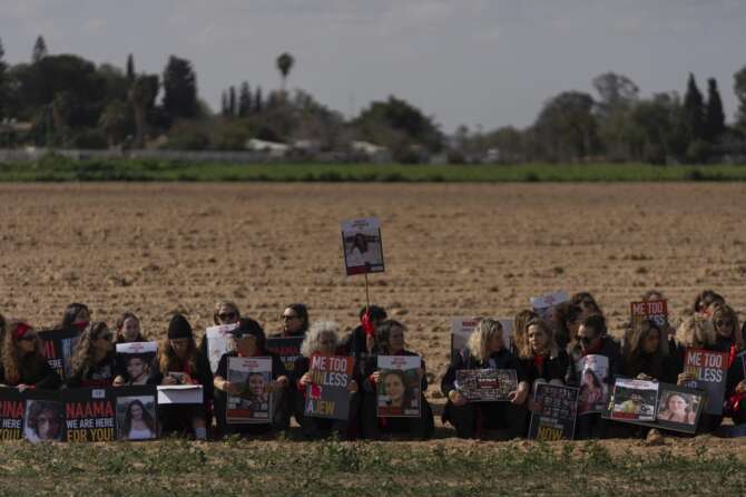 Ostaggi di Israele e Hamas, l’orrore raccontato da Gideon Levy