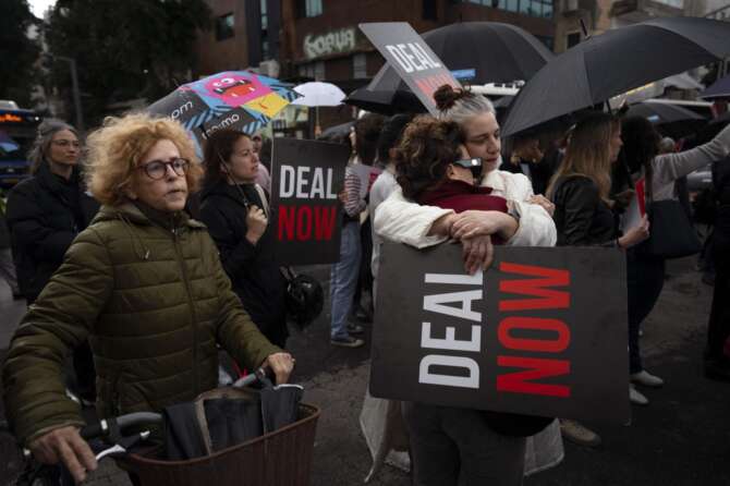 Le donne israeliane protestano contro Netanyahu, Tel Aviv paralizzata