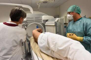 Photo lapresse/Stefano Cavicchi 26/10/2017 Brescia/ita sanita’ un paziente si sottopone ad una risonanza nucleare per individuare il tumore al polmone