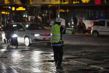 FOTO REPERTORIO Foto Vincenzo Livieri – LaPresse 22-12-2015 – Roma – Italia Cronaca Emergenza smog, controlli dei vigili urbani per le targhe alterne Photo Vincenzo Livieri – LaPresse 22-12-2015 – Rome – Italy Smog emergency, local police checks on the number plate
