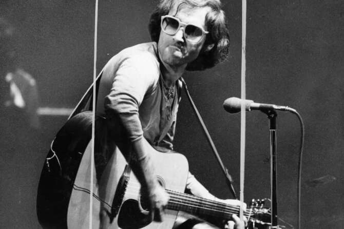 LAPRESSE Anni’80 Ivan Graziani è stato un cantautore e chitarrista italiano. nella foto: Ivan Graziani