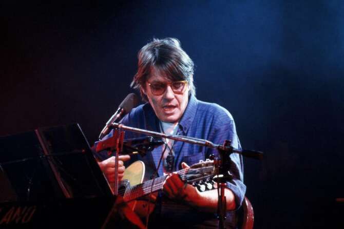 ©girella/lapresse archivio storico spettacolo musica anni ’90 Fabrizio De Andrè nella foto: il cantautore Fabrizio De Andrè in concerto