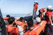 Naufragio “fantasma” nel Mediterraneo, si teme altra strage: 40 in balia delle onde e irreperibili, fermate le ricerche