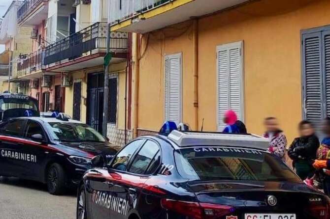 Bambina caduta dal secondo piano a Caivano