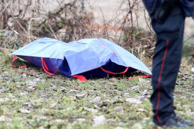Ucciso con sette coltellate, trovato morto lungo il torrente Stura nel Torinese