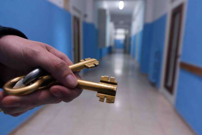 Detenuto in alta sicurezza si toglie la vita, era così sorvegliato che è riuscito ad ammazzarsi…