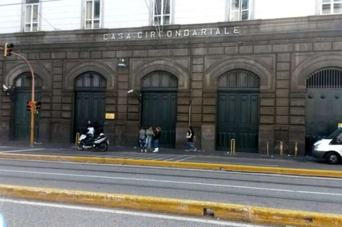 Suicidio a Poggioreale: detenuto 36enne si toglie la vita