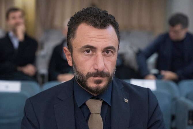 Spari a Capodanno, le testimonianze contro Pozzolo: “Impugnava l’arma e ha sparato, era allegro”