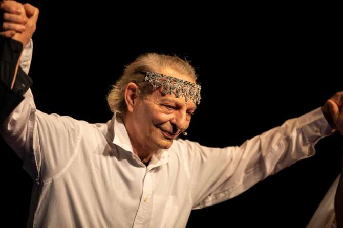 Chi è Enzo Moscato come è morto il genio del teatro napoletano: ha reinventato la drammaturgia e reinterpretato Eduardo